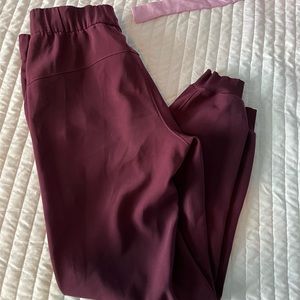 Lululemon on the fly joggers size 6